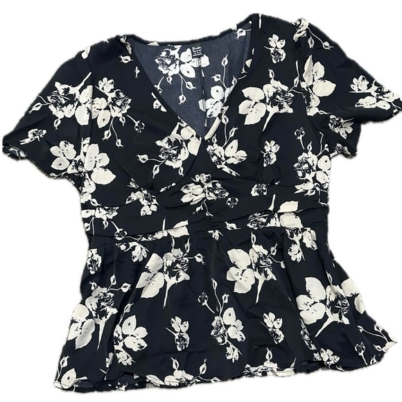 👚🌸 GREATHE Black & Ivory Floral Peplum Wrap Top | Women’s XL | Elegant Blouse - Picture 1 of 4